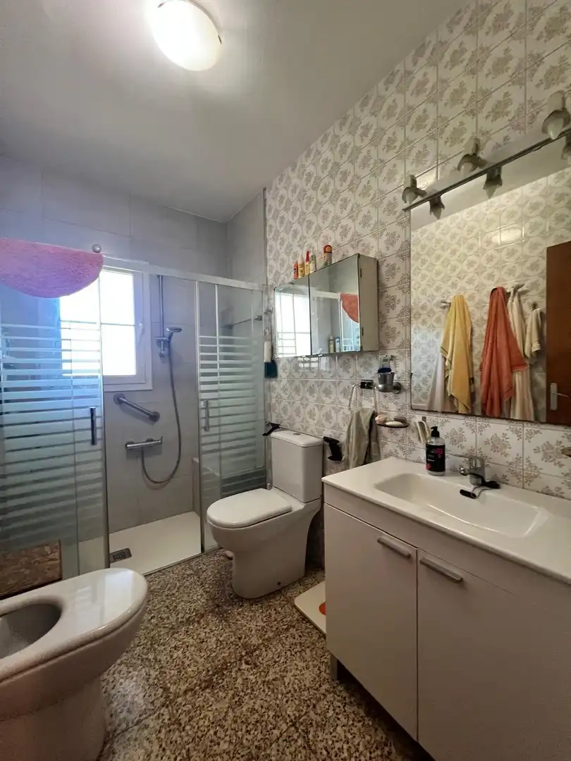 Badezimmer von Haus oder Chalet zum Verkauf in La Ràpita mit Privatgarten, Terrasse und Möbliert