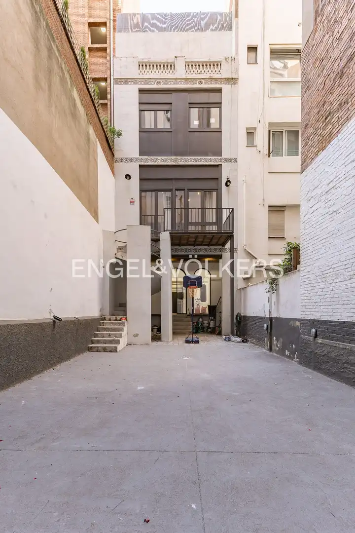 Vista exterior de Casa o chalet en venta en Barcelona con Aire acondicionado, Calefacción y Jardín privado