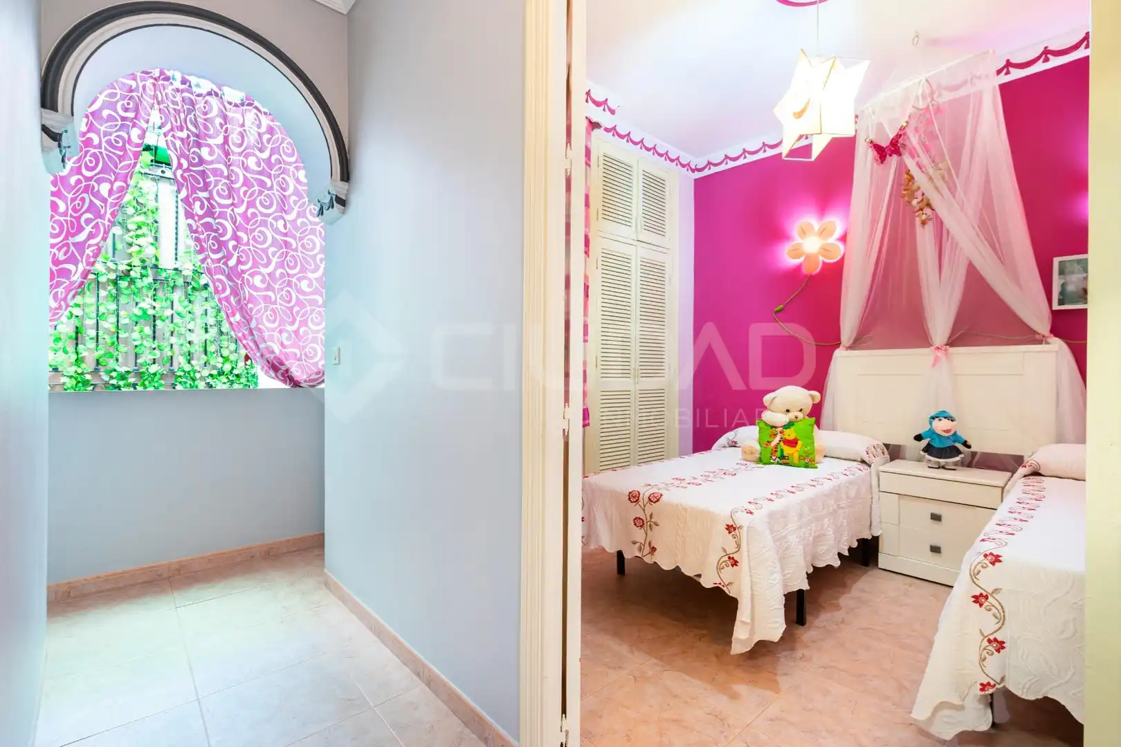 Bedroom of Houses for sale in Sevilla