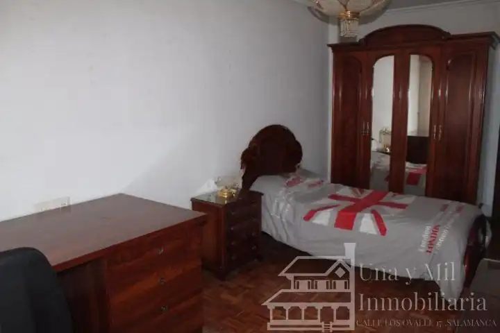 Dormitori de Pis de lloguer en Salamanca amb Calefacció, Parquet i Terrassa
