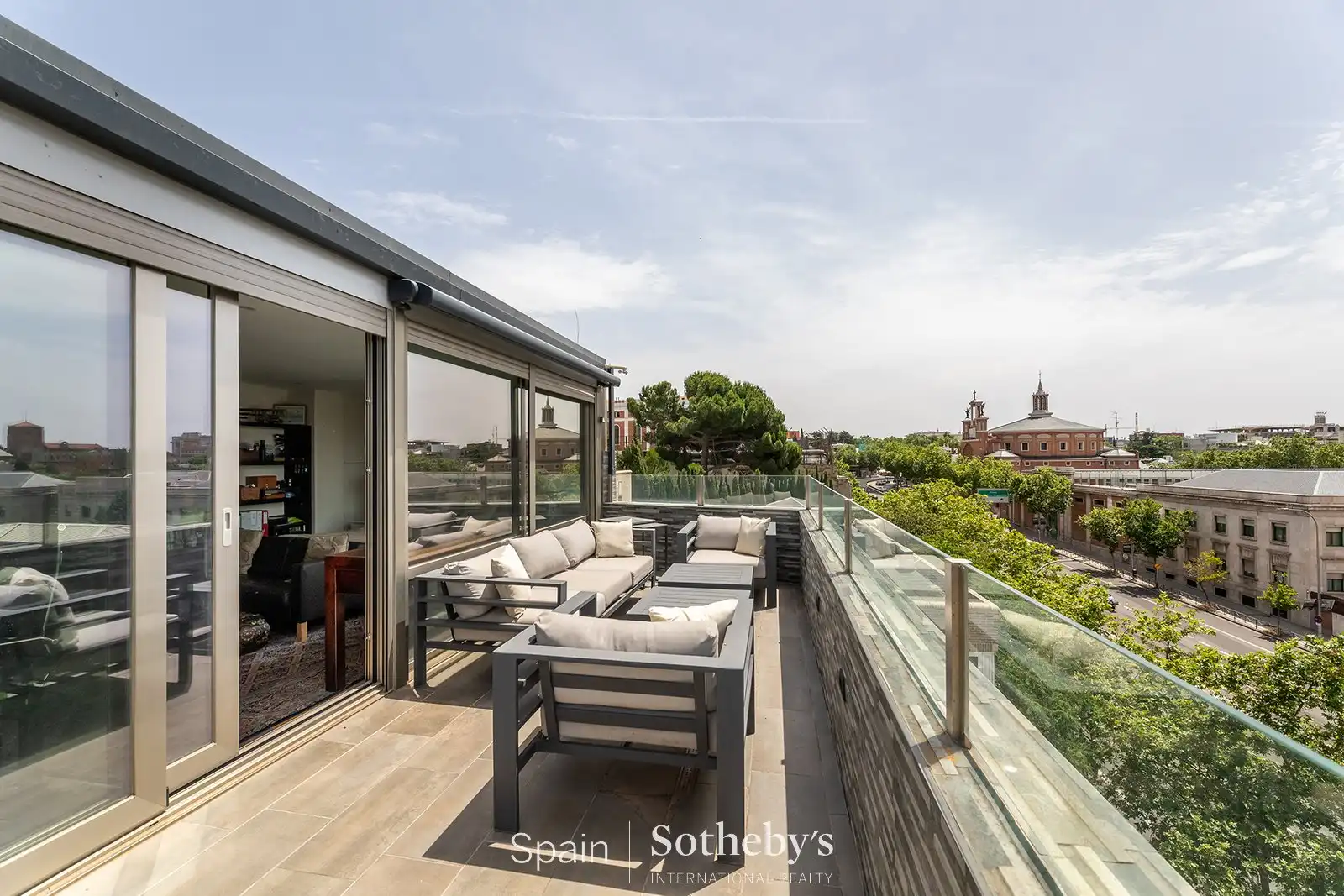 Terrasse von Wohnungen zum Verkauf in Madrid mit Klimaanlage, Heizung und Privatgarten
