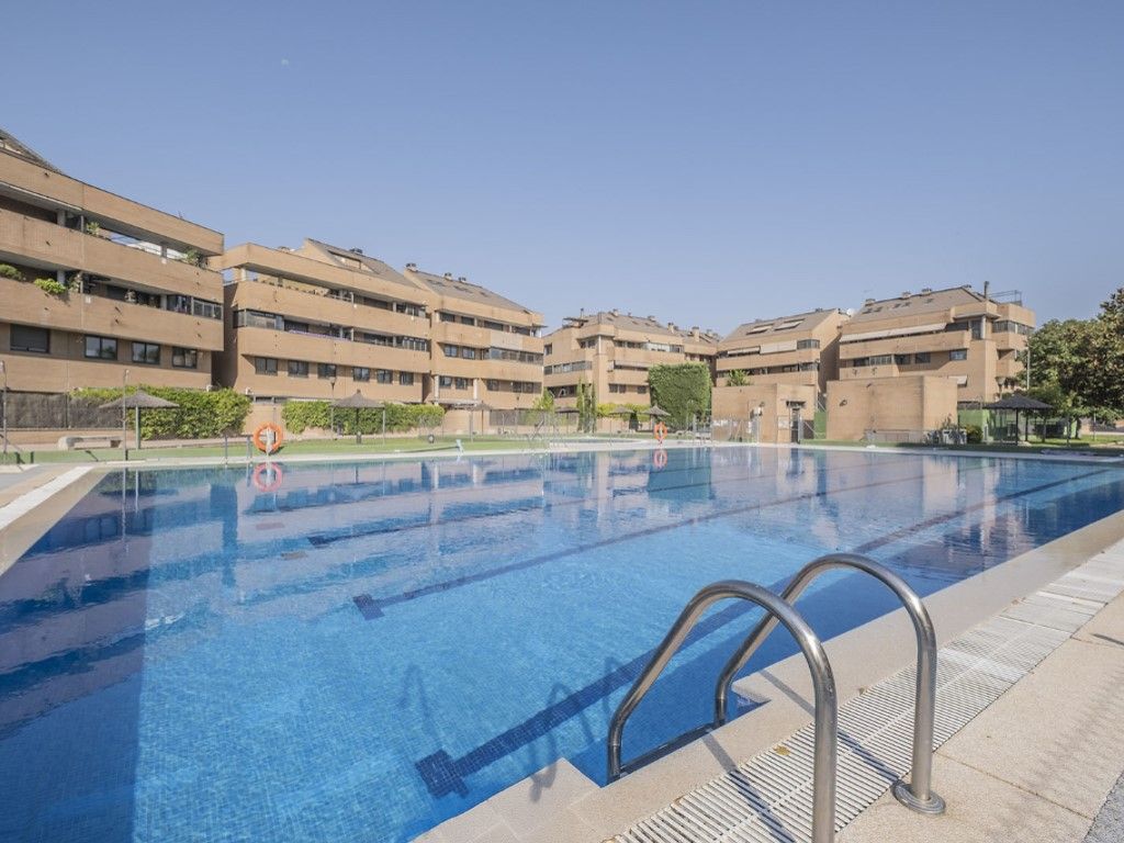 Piscina de Àtic en venda en Pozuelo de Alarcón amb Aire condicionat, Jardí privat i Forn