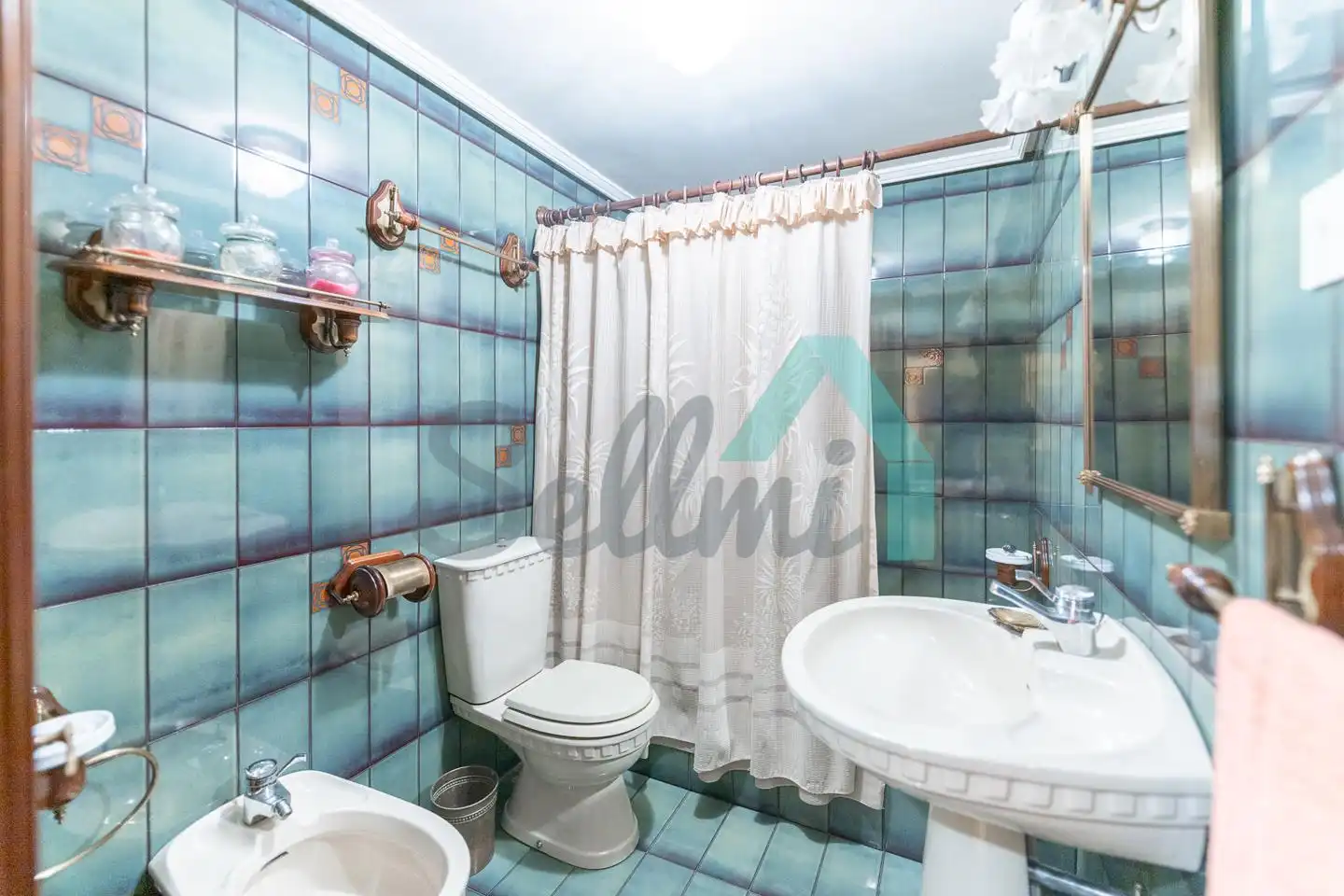Bathroom of Flat for sale in Oviedo   with Heating, Parquet flooring and Terrace