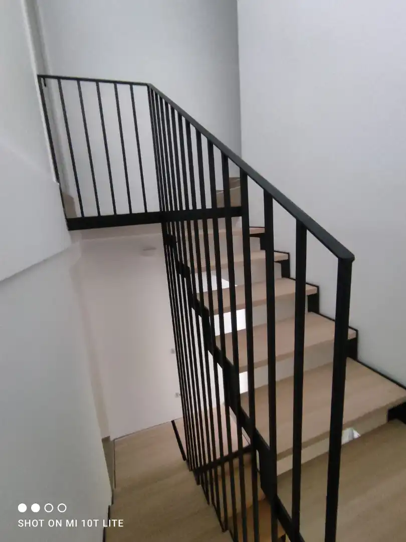 Einfamilien-Reihenhaus zum Verkauf in Elche / Elx mit Terrasse und Balkon