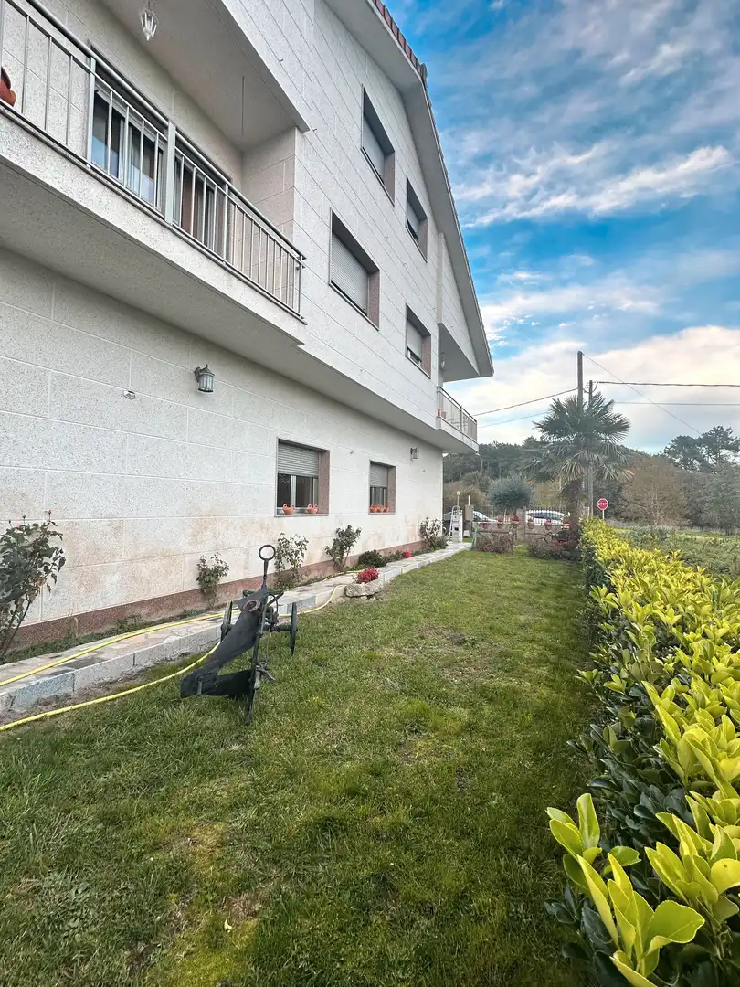 Vista exterior de Casa o chalet en venta en O Carballiño   con Calefacción, Jardín privado y Parquet