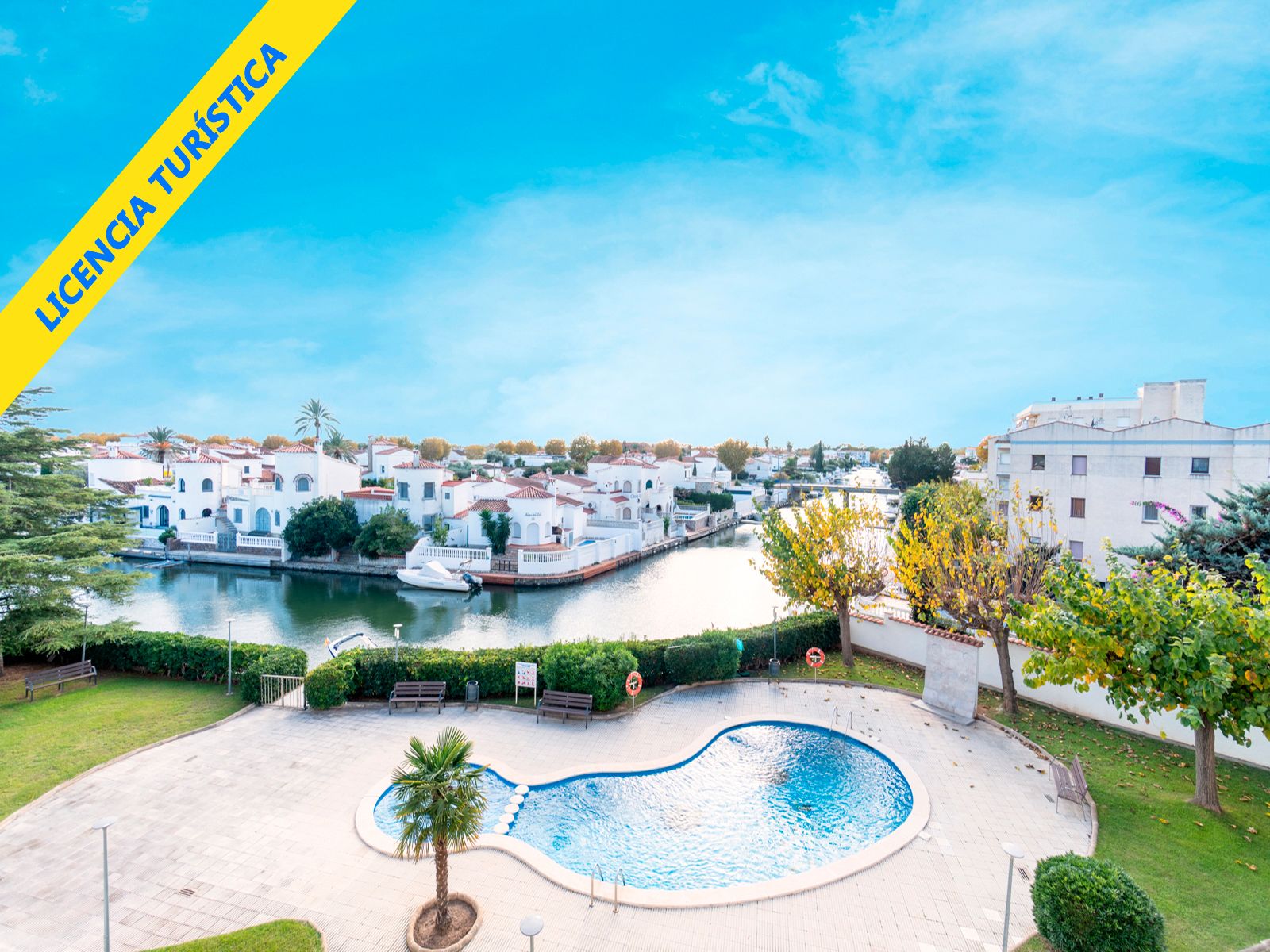 Vista exterior de Pis en venda en Empuriabrava amb Aire condicionat, Calefacció i Parquet