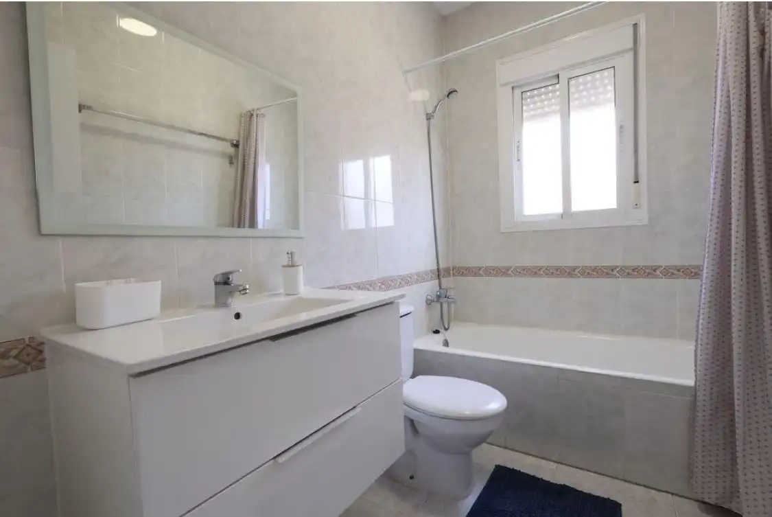 Baño de Dúplex en venta en Rojales con Terraza, Piscina y Amueblado