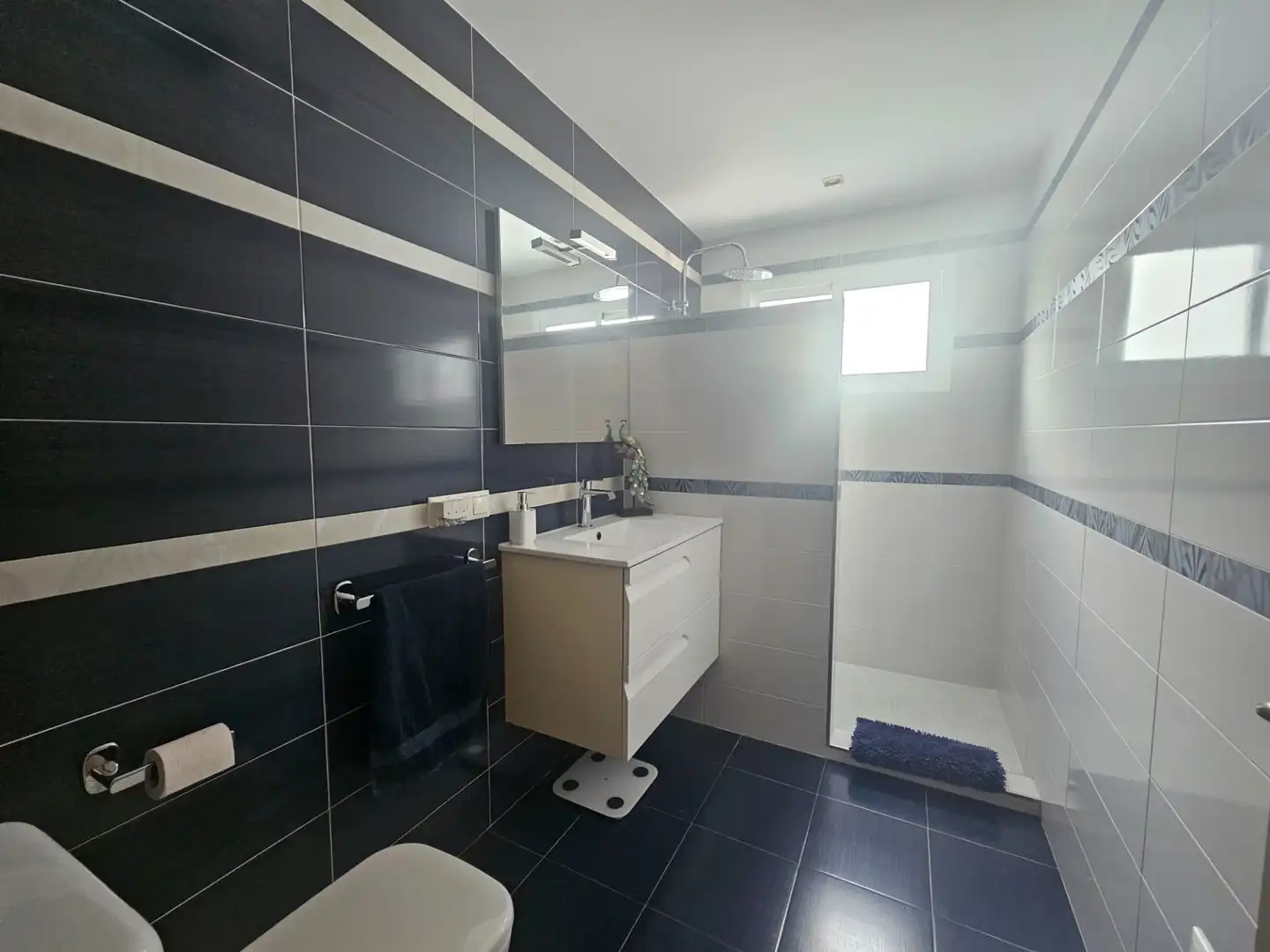 Baño de Casa adosada en venta en Umbrete con Aire acondicionado, Calefacción y Jardín privado
