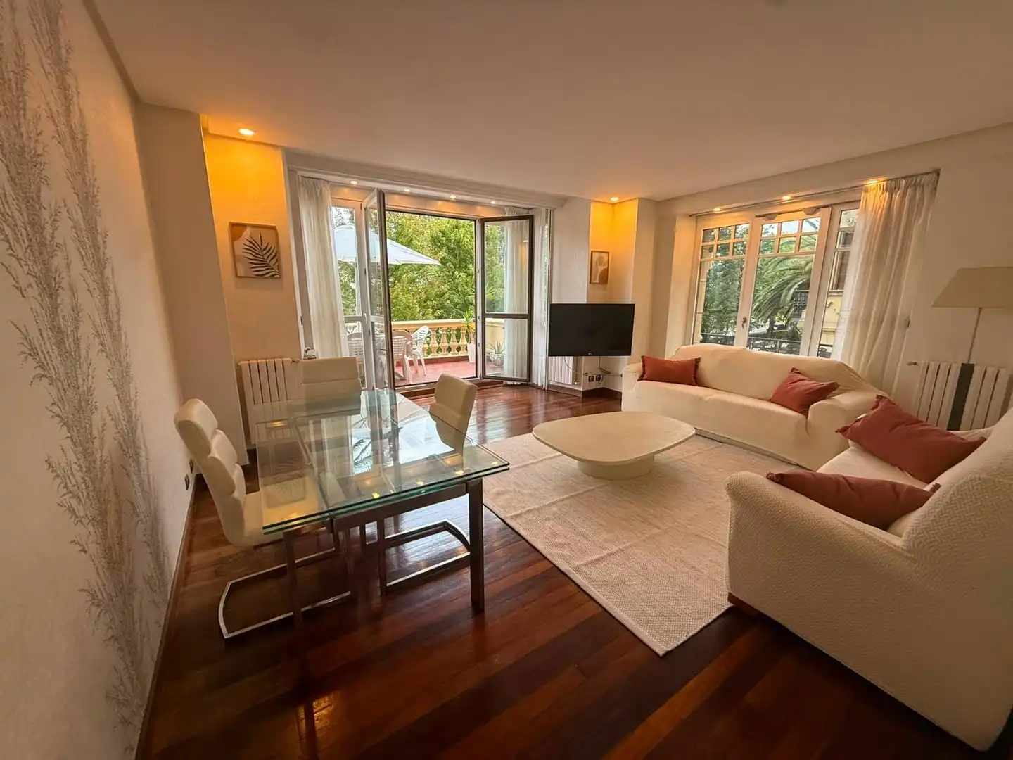 Wohnzimmer von Wohnung zur Miete in Donostia - San Sebastián  mit Heizung, Möbliert und Balkon