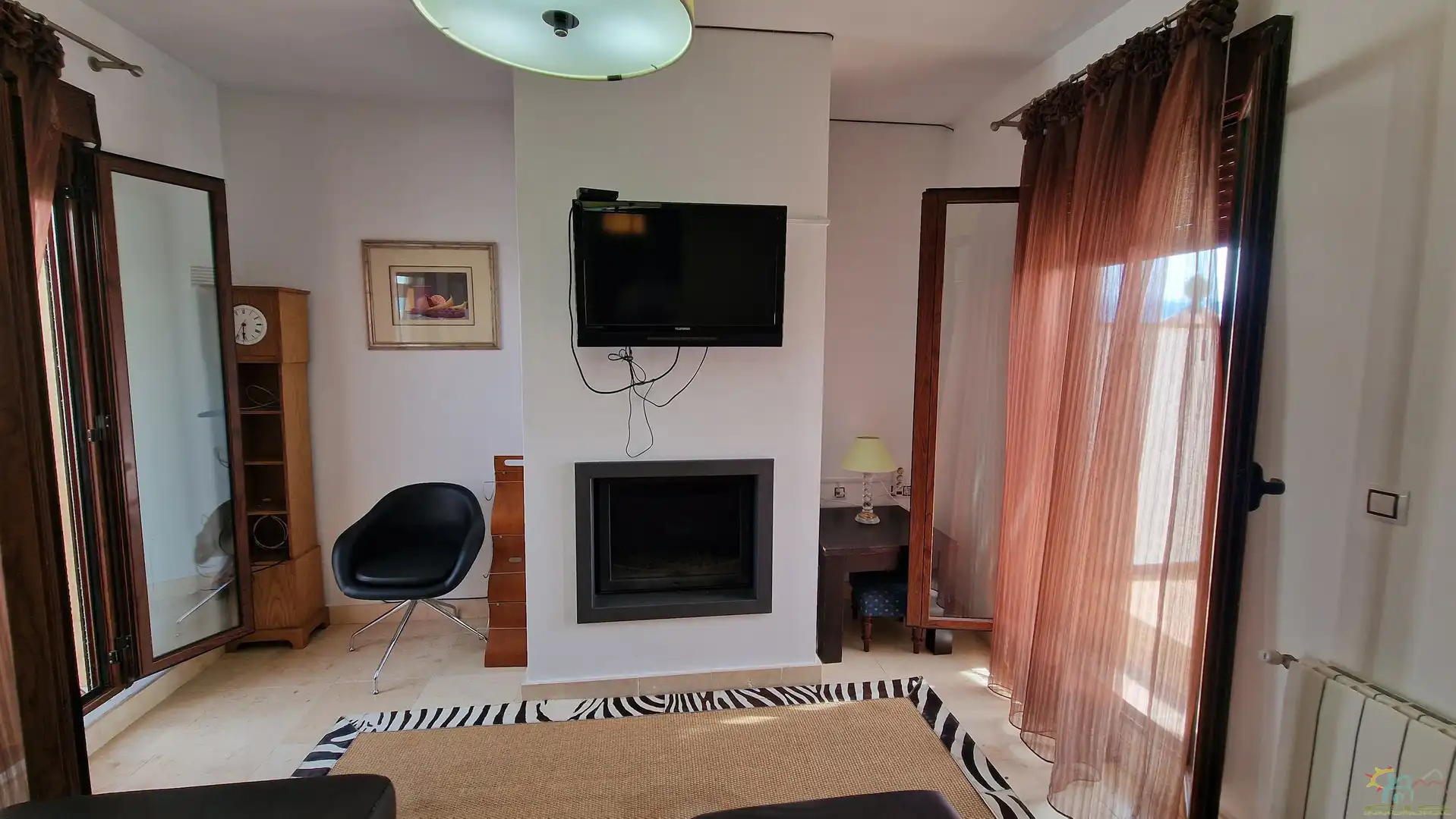 Wohnzimmer von Einfamilien-Reihenhaus zum Verkauf in Diezma mit Klimaanlage, Heizung und Privatgarten