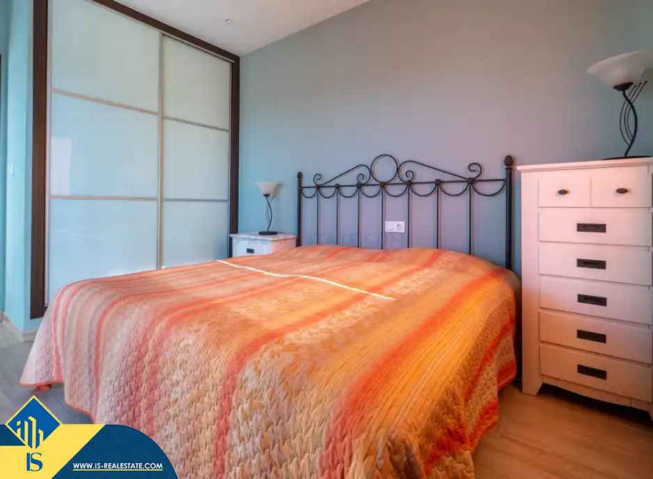 Habitación de Dúplex en venta en Torrevieja con Terraza, Amueblado y Piscina comunitaria