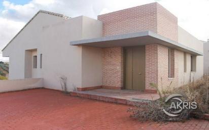 Exterior view of House or chalet for sale in Layos  with Private garden, Terrace and Storage room