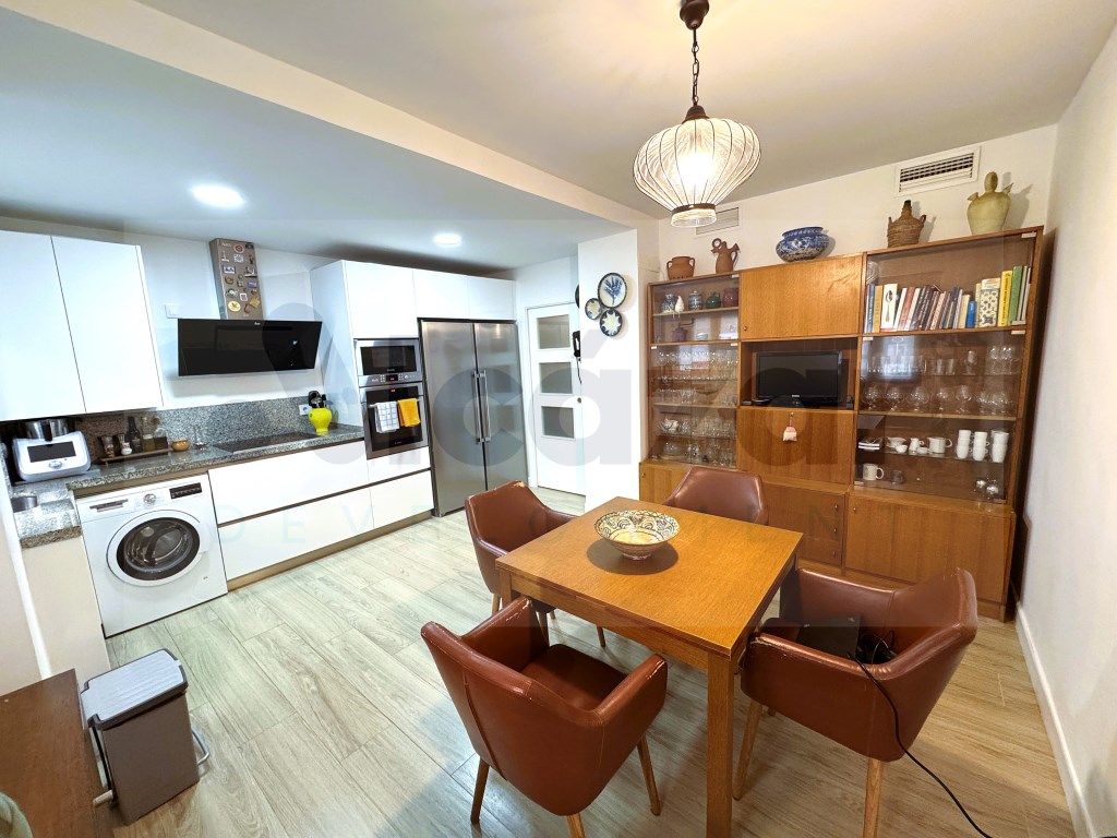 Kitchen of Flat for sale in  Sevilla Capital  with Air Conditioner, Heating and Terrace