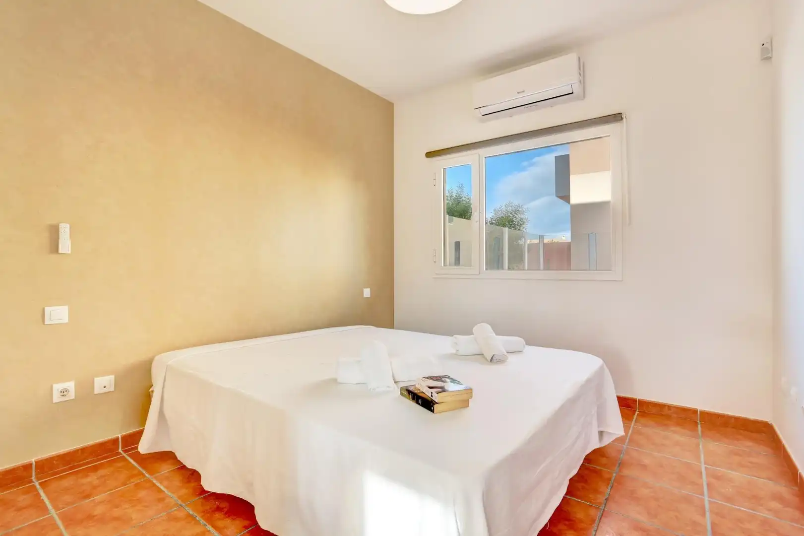 Bedroom of Apartments for sale in La Oliva