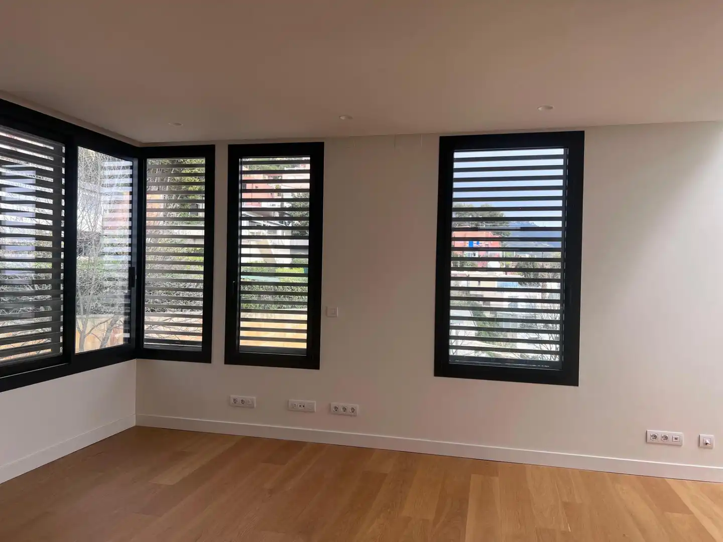 Vista exterior de Casa o chalet en venta en Barcelona con Aire acondicionado, Calefacción y Jardín privado