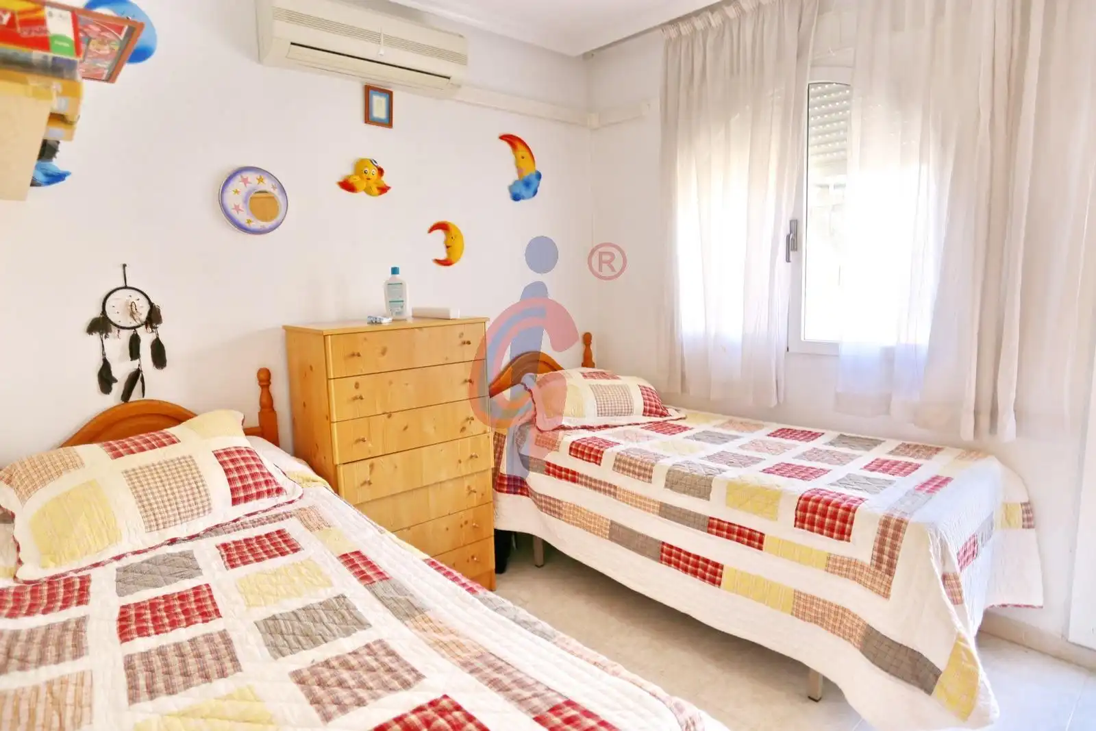 Habitación de Casa adosada en venta en Guardamar del Segura con Jardín privado, Terraza y Amueblado