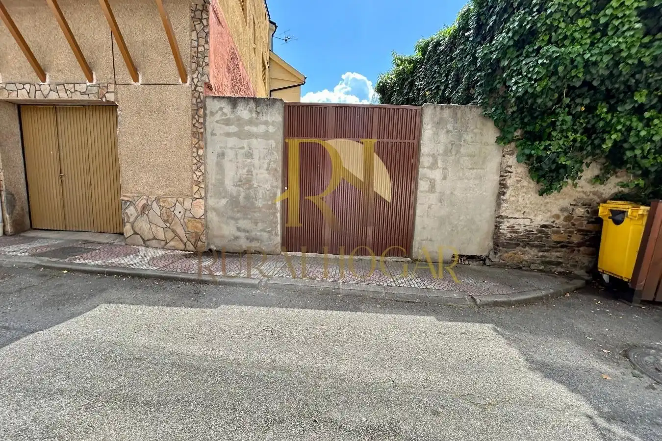Vista exterior de Casa adosada en venta en Vilamartín de Valdeorras con Terraza