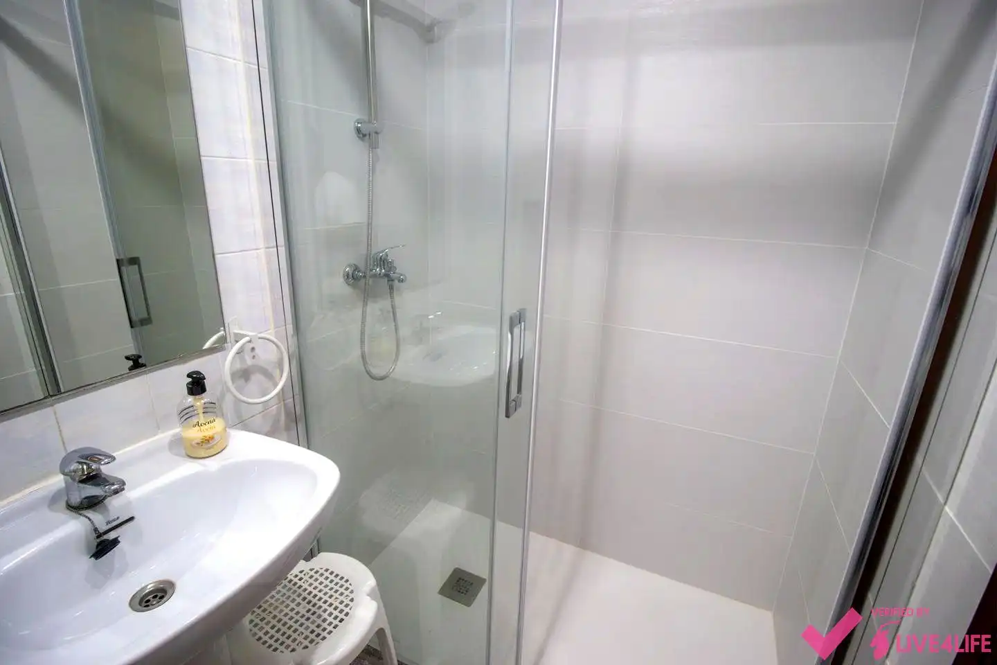 Bathroom of Flat for share in Valencia  with Air Conditioner and Furnished