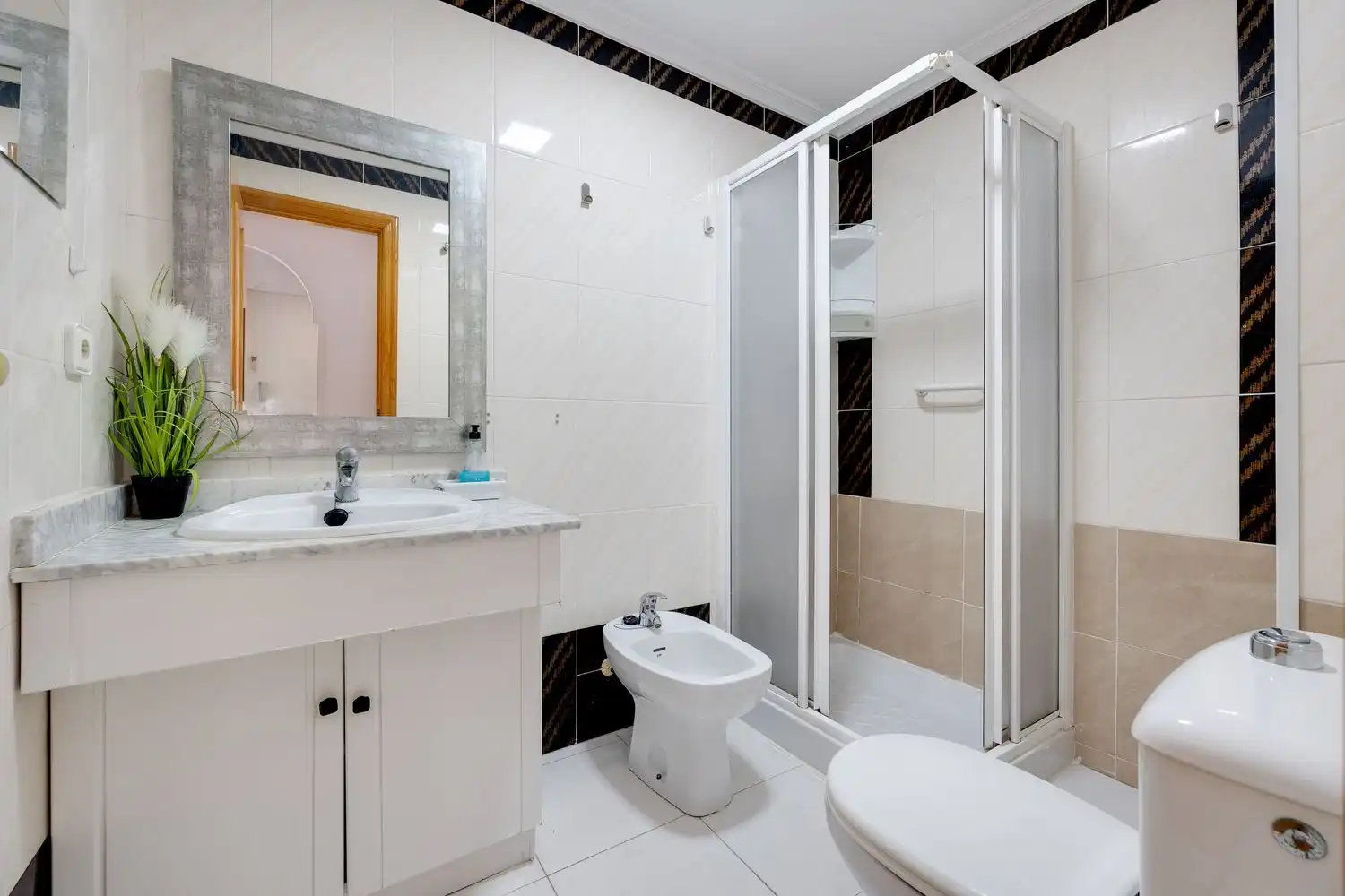 Baño de Piso en venta en Torrevieja con Aire acondicionado, Terraza y Amueblado