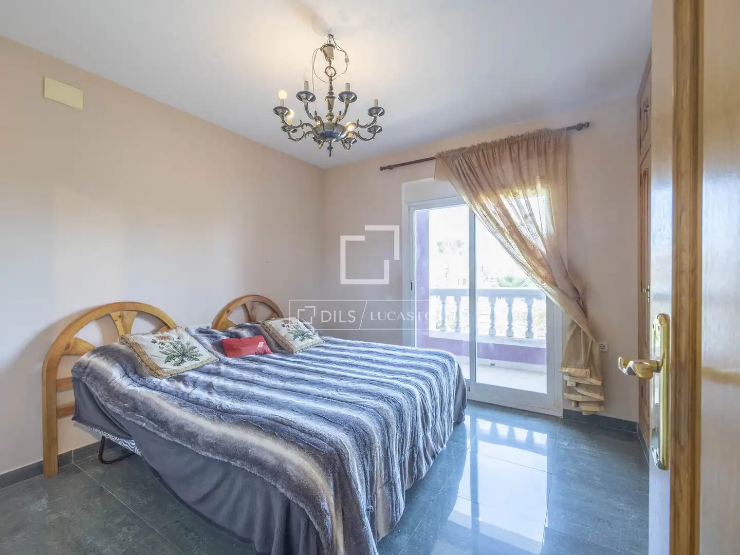 Bedroom of Houses for sale in La Pobla de Vallbona  with Air Conditioner, Heating and Private garden