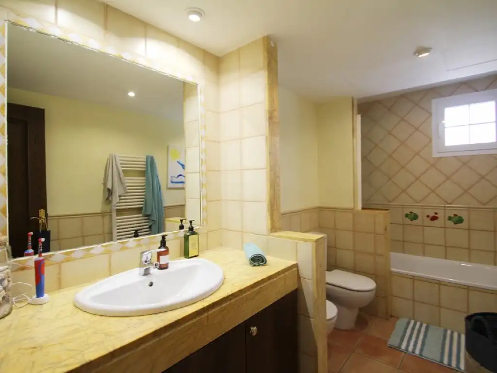 Bany de Apartament en venda en Calvià amb Aire condicionat, Jardí privat i Terrassa