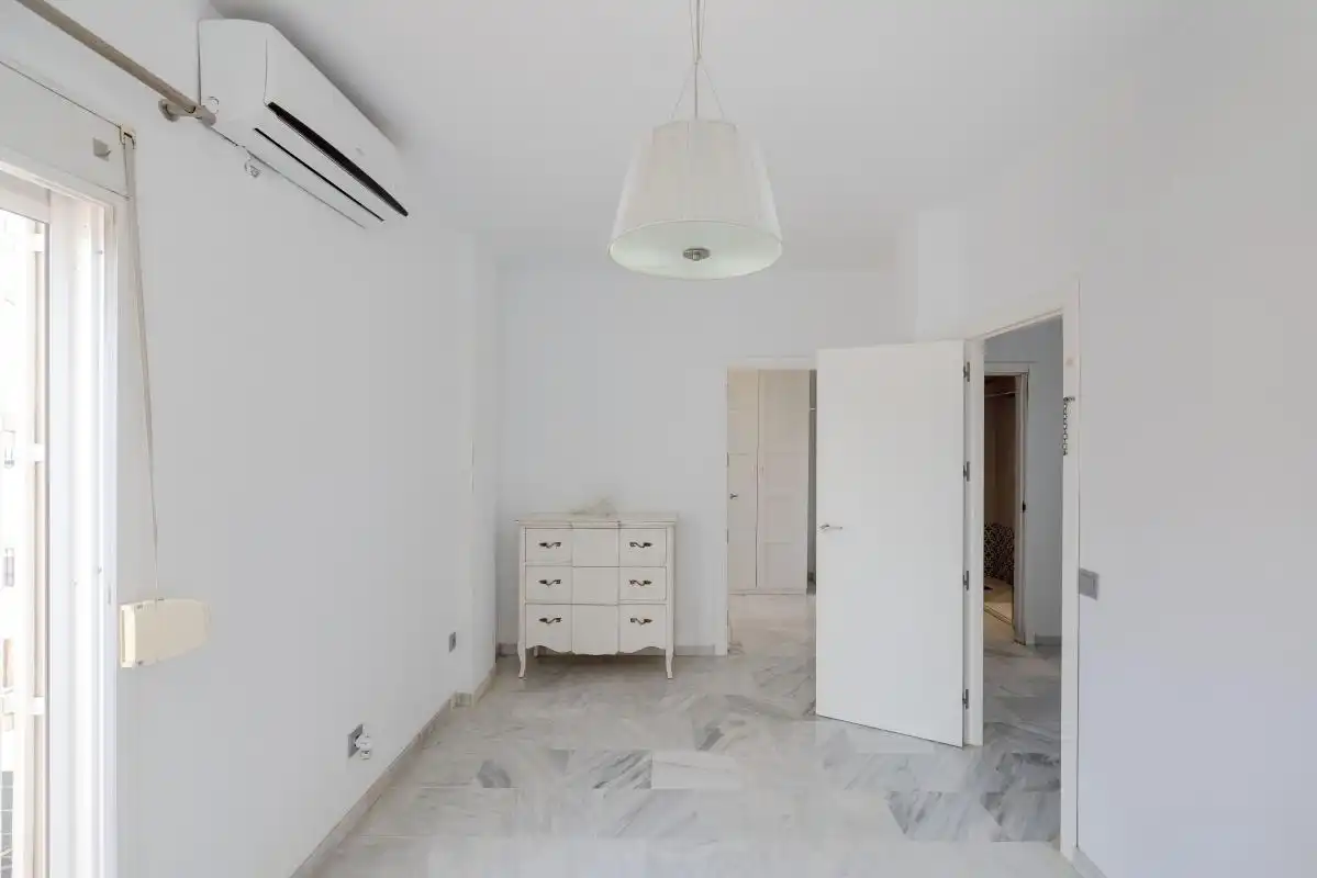 Habitación de Casa adosada en venta en Valencina de la Concepción con Aire acondicionado, Calefacción y Terraza