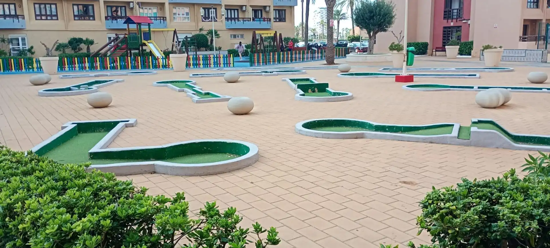 Vista exterior de Piso en venta en La Manga del Mar Menor con Balcón, Alarma y Piscina comunitaria