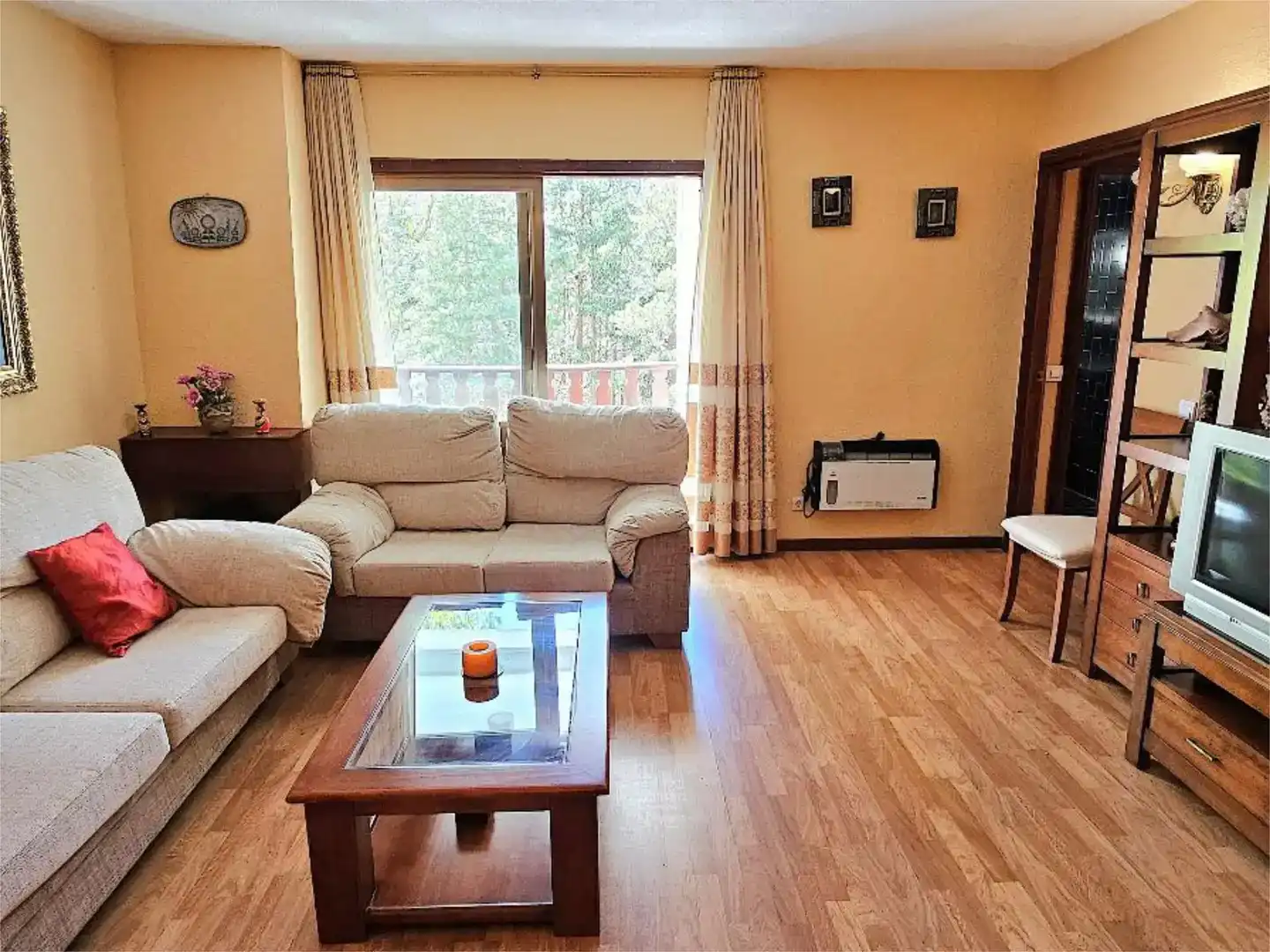 Sala d'estar de Pis en venda en Cerezo de Arriba amb Piscina i Moblat