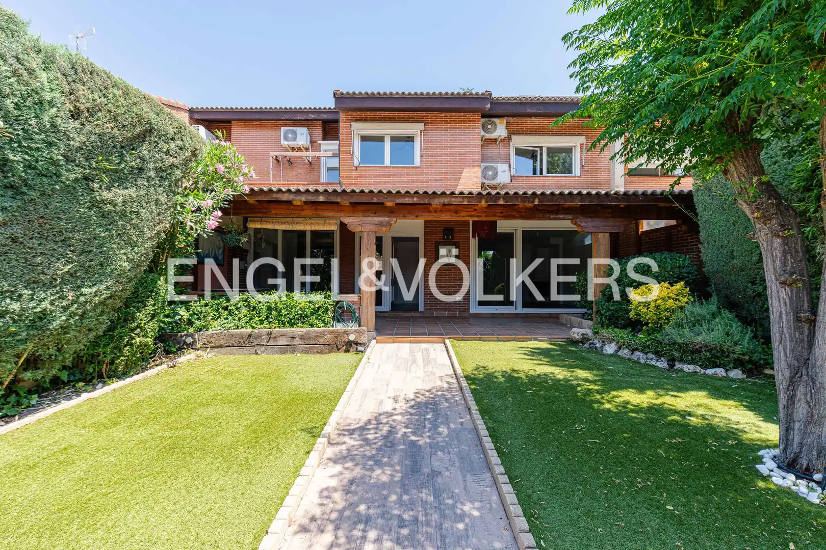 Vista exterior de Casa o xalet de lloguer en Las Rozas de Madrid amb Aire condicionat, Calefacció i Terrassa