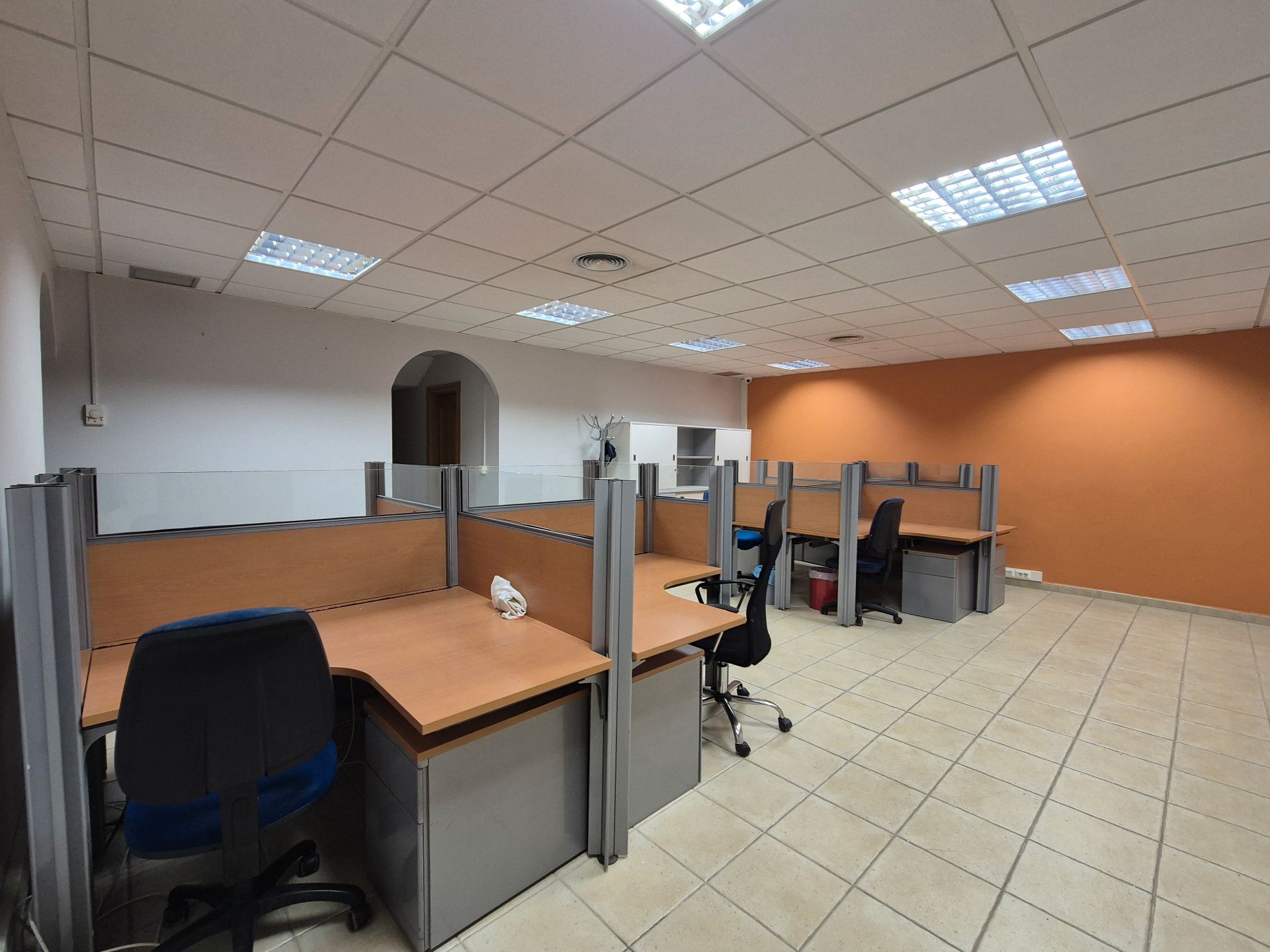Oficina de lloguer en  Almería Capital amb Aire condicionat, Calefacció i Traster