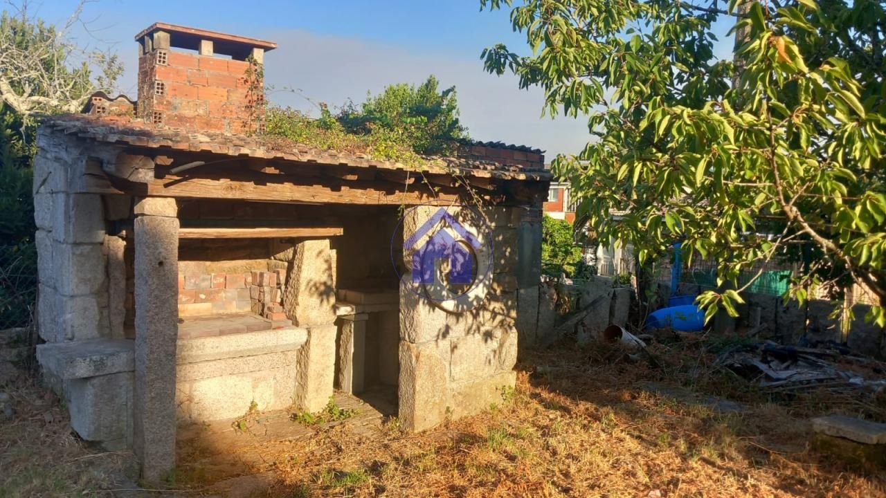 Casa o xalet en venda en Mos amb Calefacció, Jardí privat i Parquet
