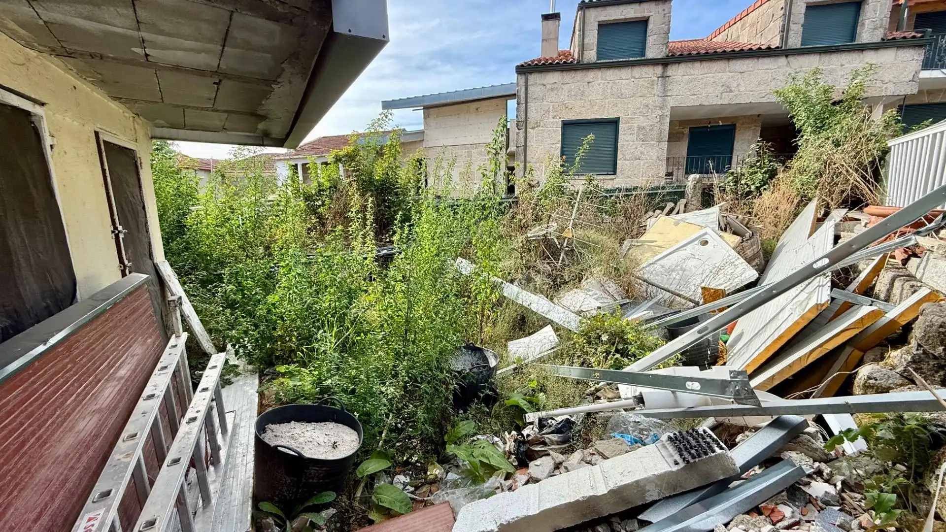 Vista exterior de Casa o xalet en venda en O Carballiño   amb Calefacció, Jardí privat i Terrassa