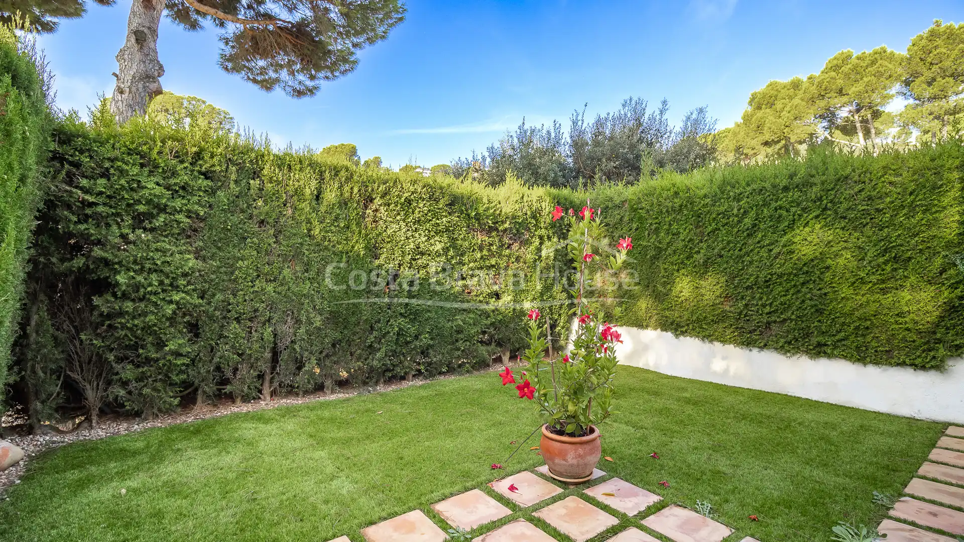 Garten von Einfamilien-Reihenhaus zum Verkauf in Palafrugell mit Klimaanlage, Heizung und Privatgarten