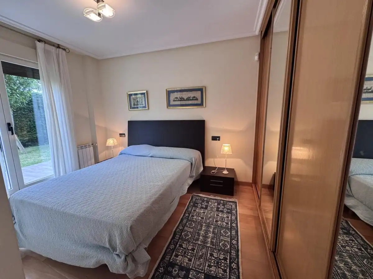 Schlafzimmer von Wohnung zum Verkauf in Llanes mit Heizung, Privatgarten und Terrasse