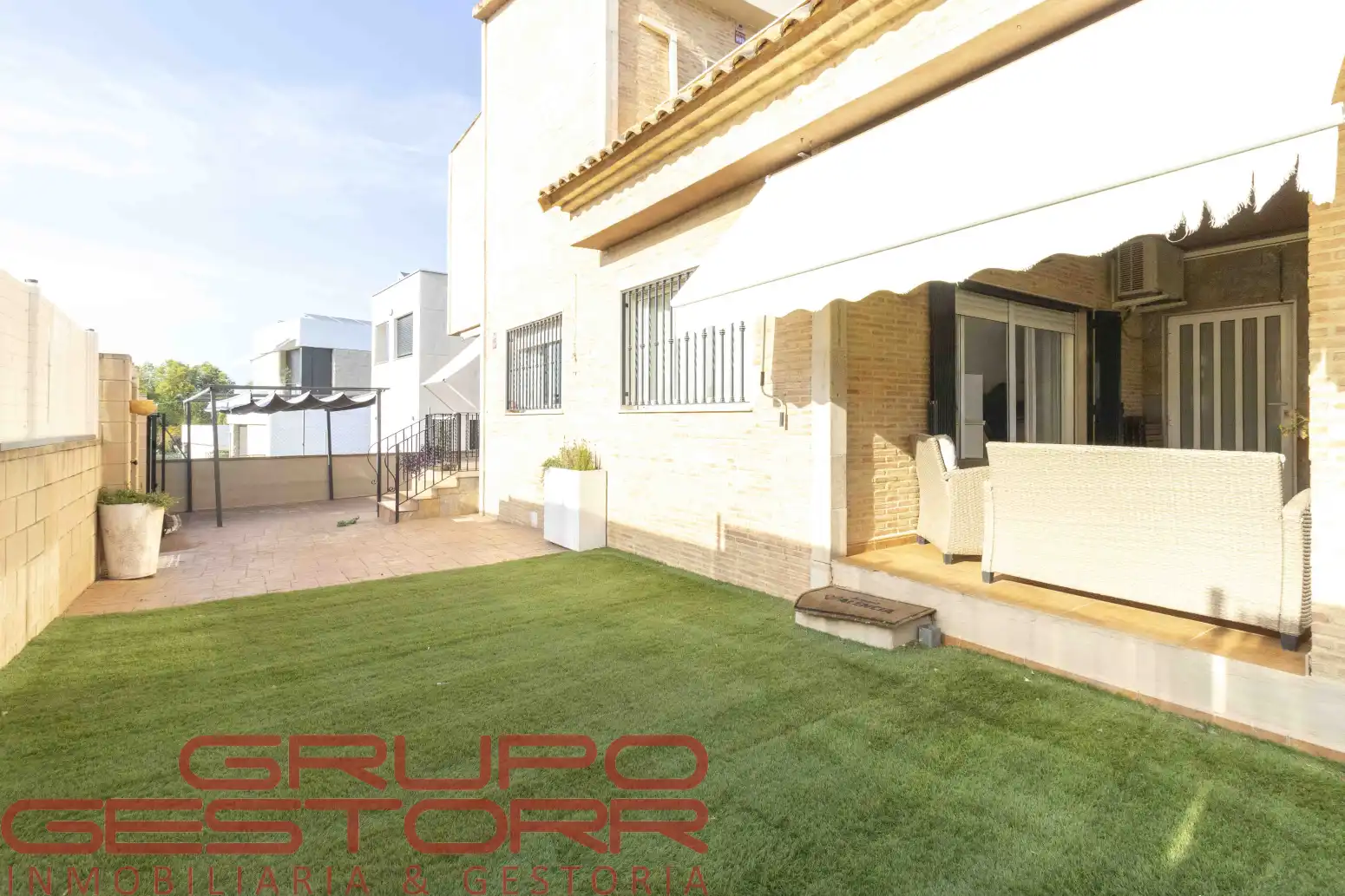Vista exterior de Casa o xalet en venda en Torrent amb Jardí privat, Terrassa i Traster