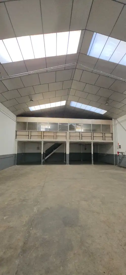 Außenansicht von Fabrikhallen zur Miete in Santa Perpètua de Mogoda