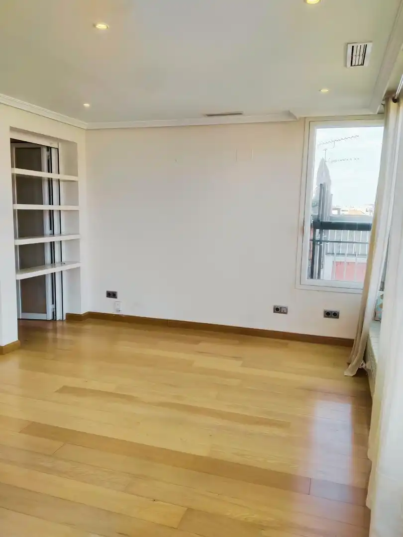 Wohnzimmer von Dachboden zur Miete in Madrid mit Klimaanlage, Heizung und Terrasse