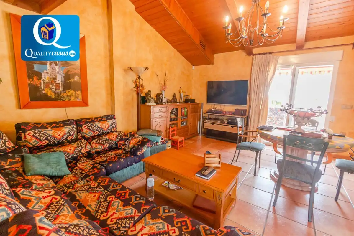 Sala de estar de Casa adosada en venta en Crevillent con Aire acondicionado, Terraza y Trastero
