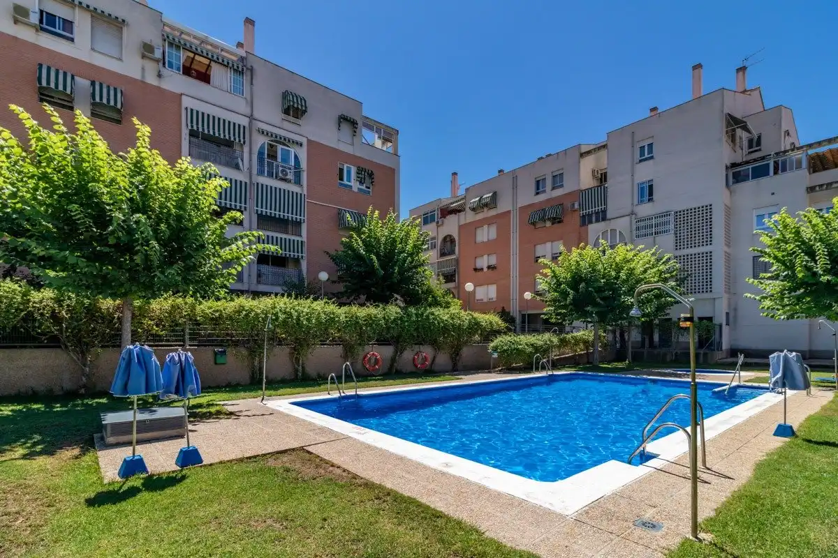 Schwimmbecken von Wohnung zur Miete in Granada mit Heizung, Möbliert und Balkon