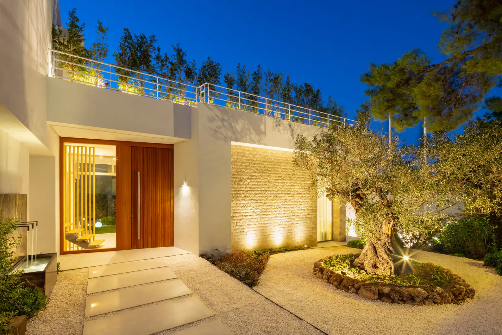 Vista exterior de Casa o xalet de lloguer en Marbella amb Aire condicionat, Jardí privat i Terrassa