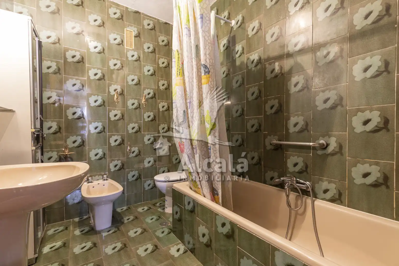 Baño de Piso en venta en Alcalá de Henares con Calefacción y Terraza