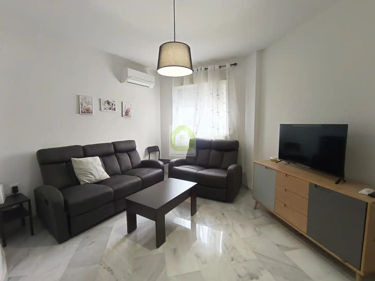 Living room of Flat for share in Armilla  with Furnished