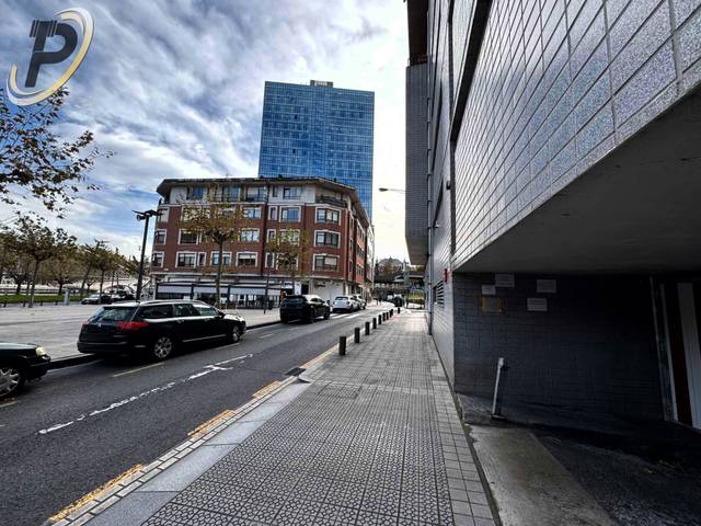 Garaje en Venta en Mazarredo Zumarkalea, 12 en Abandoibarra - Guggenheim