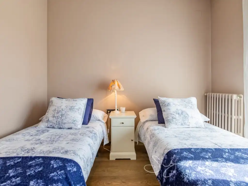 Habitación de Casa o chalet en venta en Sant Cugat del Vallès con Calefacción, Jardín privado y Terraza