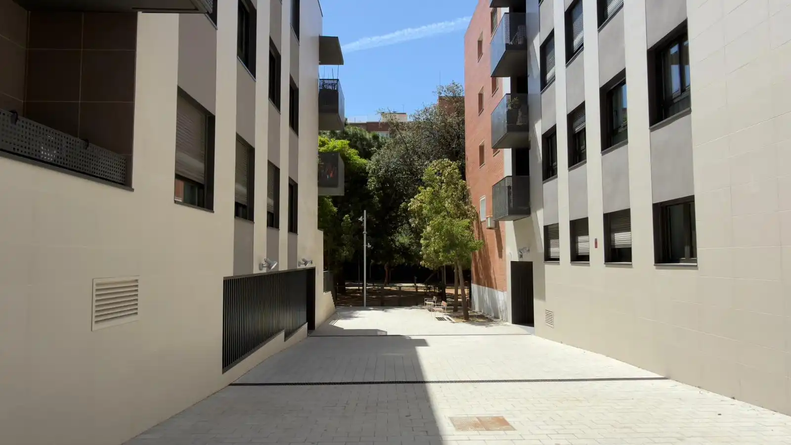 Exterior view of Attic for sale in Esplugues de Llobregat  with Air Conditioner, Heating and Terrace