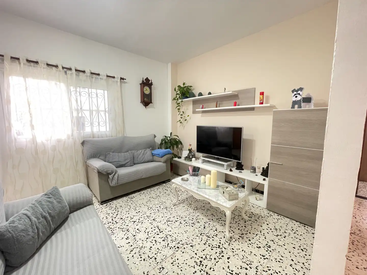 Sala d'estar de Casa adosada en venda en Las Palmas de Gran Canaria amb Terrassa, Traster i Balcó