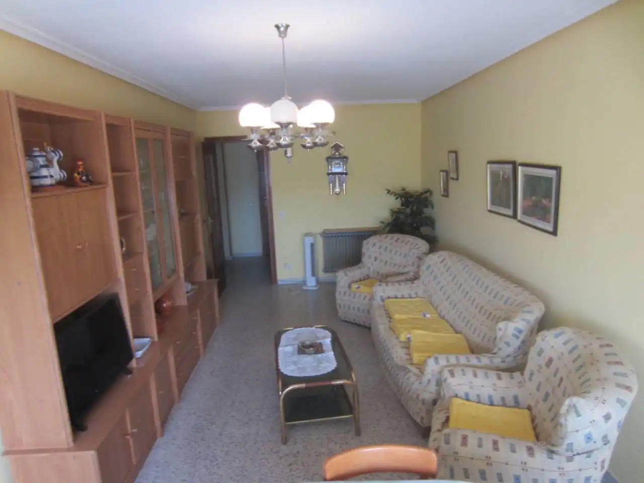 Sala de estar de Piso en venta en Sancti-Spíritus (Salamanca) con Calefacción, Terraza y Amueblado