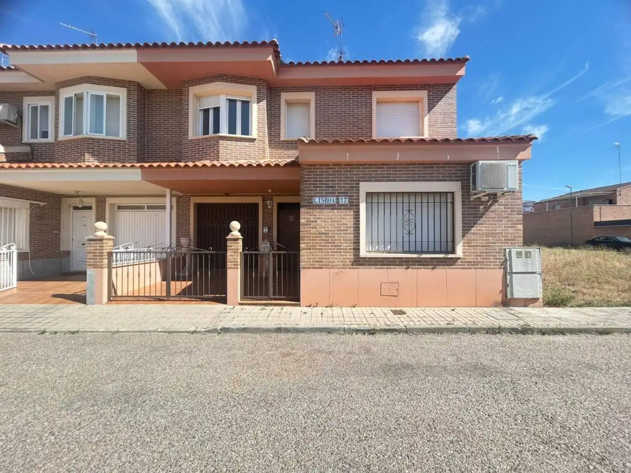 Habitatge amb jardí en venda a Calle Lisboa