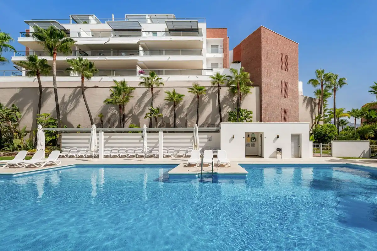 Flat with lift for sale in Benahavís pueblo