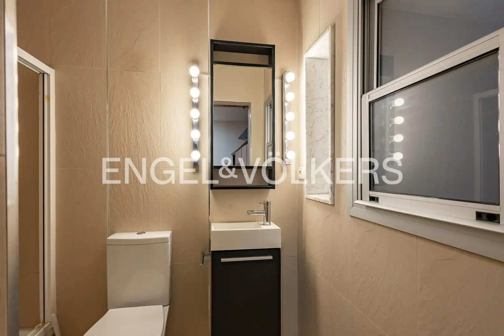 Badezimmer von Wohnung zur Miete in Barcelona mit Klimaanlage, Heizung und Terrasse